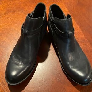 Born ankle hight boots